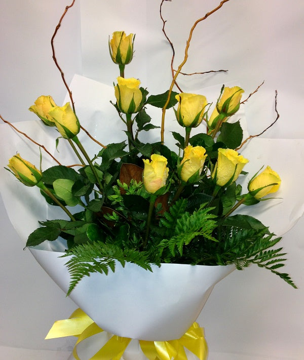12 Yellow roses